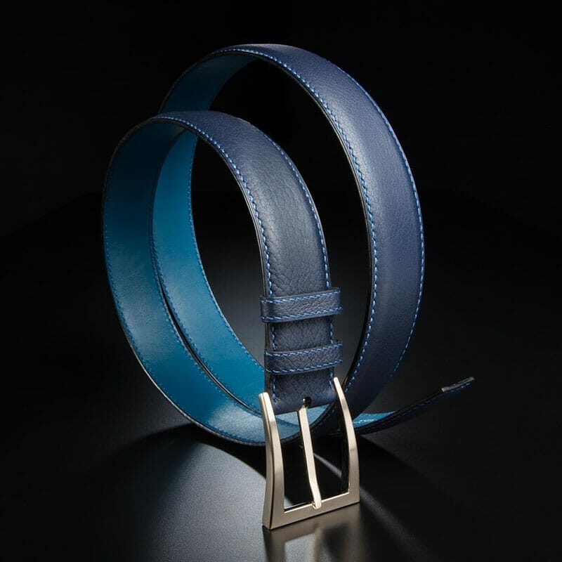 ceinture en veau grainé marine, intérieur pétrole et boucle Delta 1