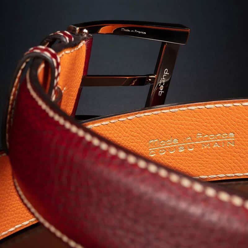 ceinture en veau grainé rouge patinée, intérieur orange et boucle Delta 3