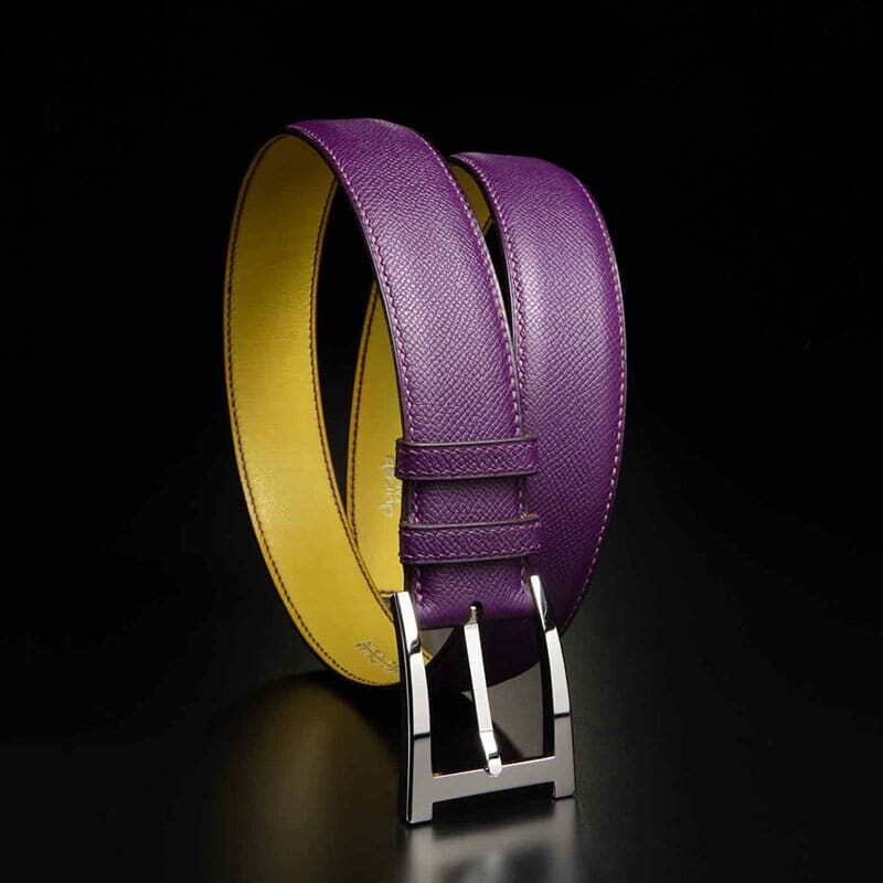 ceinture en veau grainé violet, intérieur canari et boucle Alpha 1