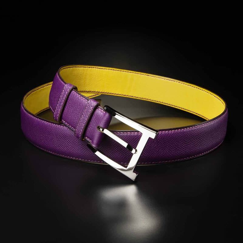 ceinture en veau grainé violet, intérieur canari et boucle Alpha 2