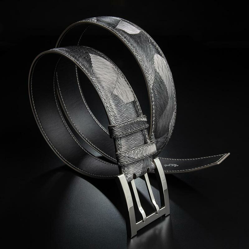 ceinture en veau irisé anthracite intérieur noir et boucle militaire 1
