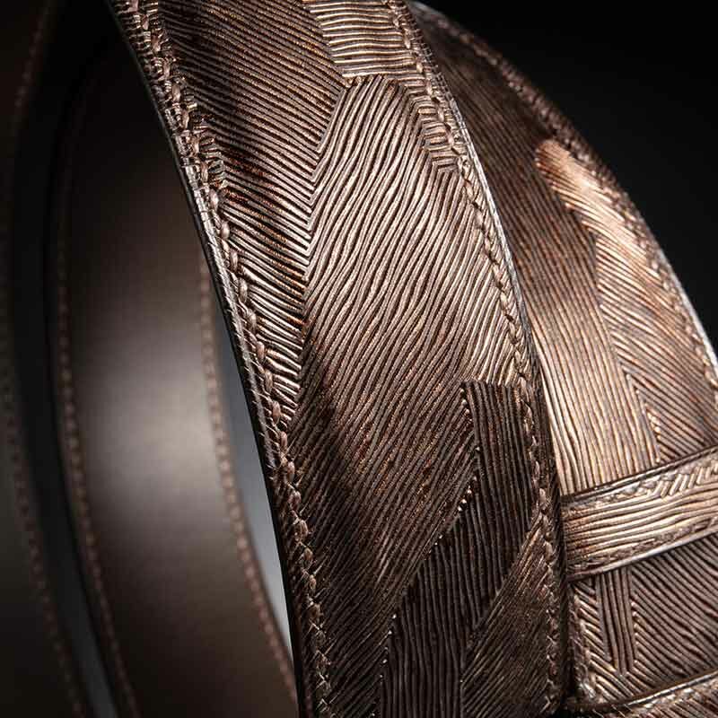 ceinture en veau irisé chocolat intérieur marron et boucle militaire 3