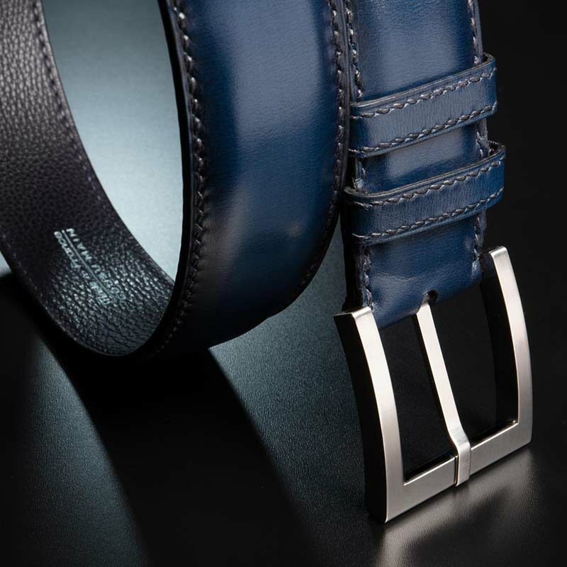 ceinture en veau végétal bleu patinée, intérieur marine et boucle Square 3