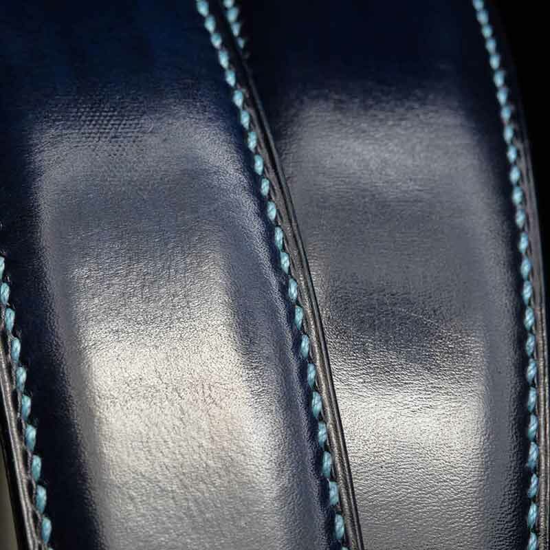 ceinture en veau végétal bleu patinée, intérieur taupe et boucle Alpha 3