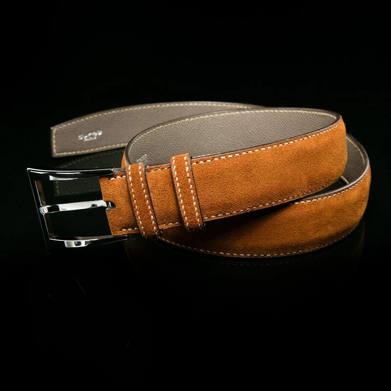 ceinture en veau velours châtaigne, intérieur gris et boucle Delta 3