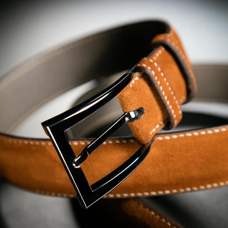 ceinture en veau velours châtaigne, intérieur gris et boucle Delta 4