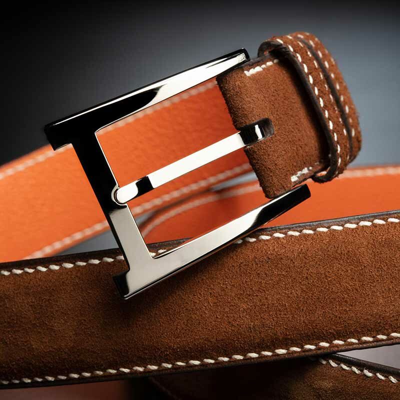 ceinture en veau velours châtaigne, intérieur orange et boucle Alpha 4
