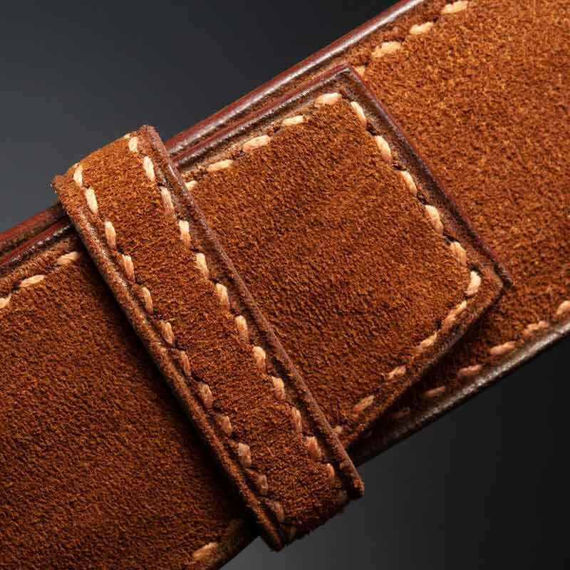 ceinture en veau velours châtaigne, intérieur pistache et boucle Delta 4