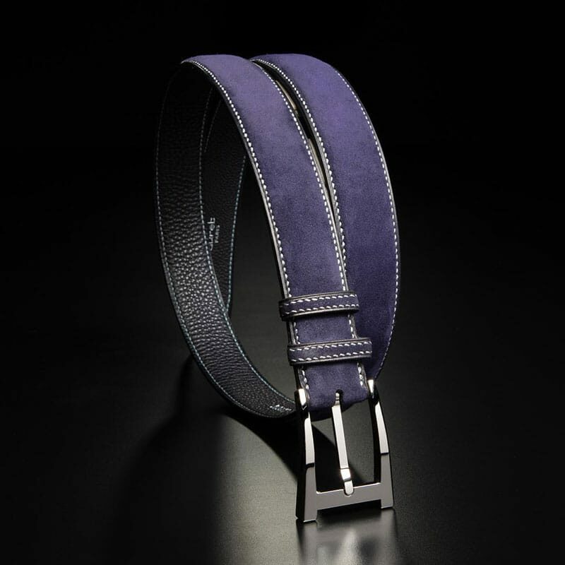 ceinture en veau velours marine, intérieur marine et boucle Alpha 1
