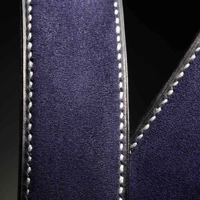 ceinture en veau velours marine, intérieur marine et boucle Alpha 3