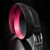 ceinture en veau velours noir, intérieur rose et boucle militaire 1