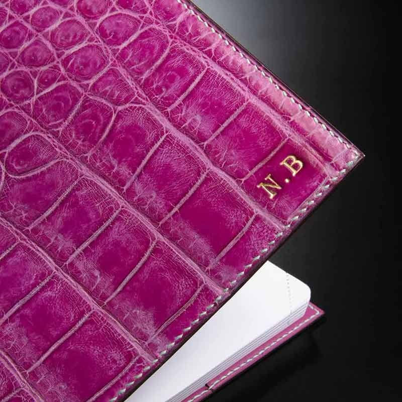couverture d'agenda en alligator rose 4