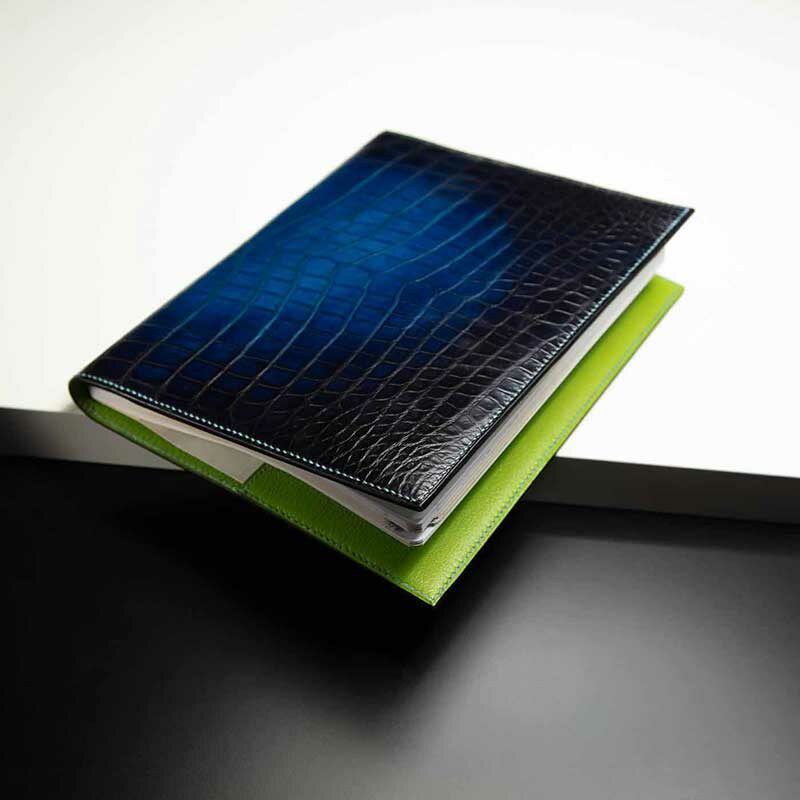 couverture d'agenda en crocodile bleu 4