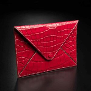 enveloppe en crocodile rouge rubis 1