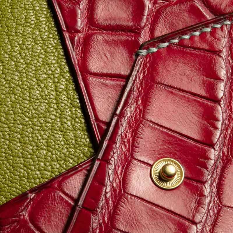 enveloppe en crocodile rouge rubis 4