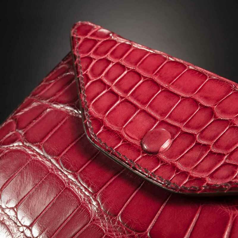 enveloppe en crocodile rubis 2