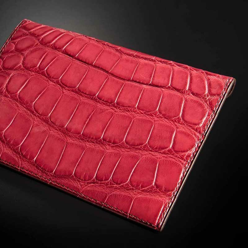 enveloppe en crocodile rubis 3