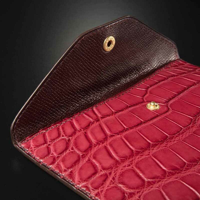 enveloppe en crocodile rubis 4