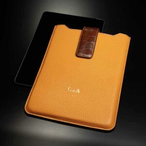 étui à Ipad en chèvre ocre 1