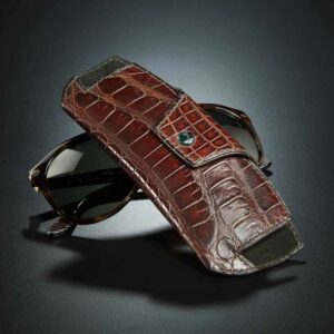 étui à lunettes en crocodile marron 11