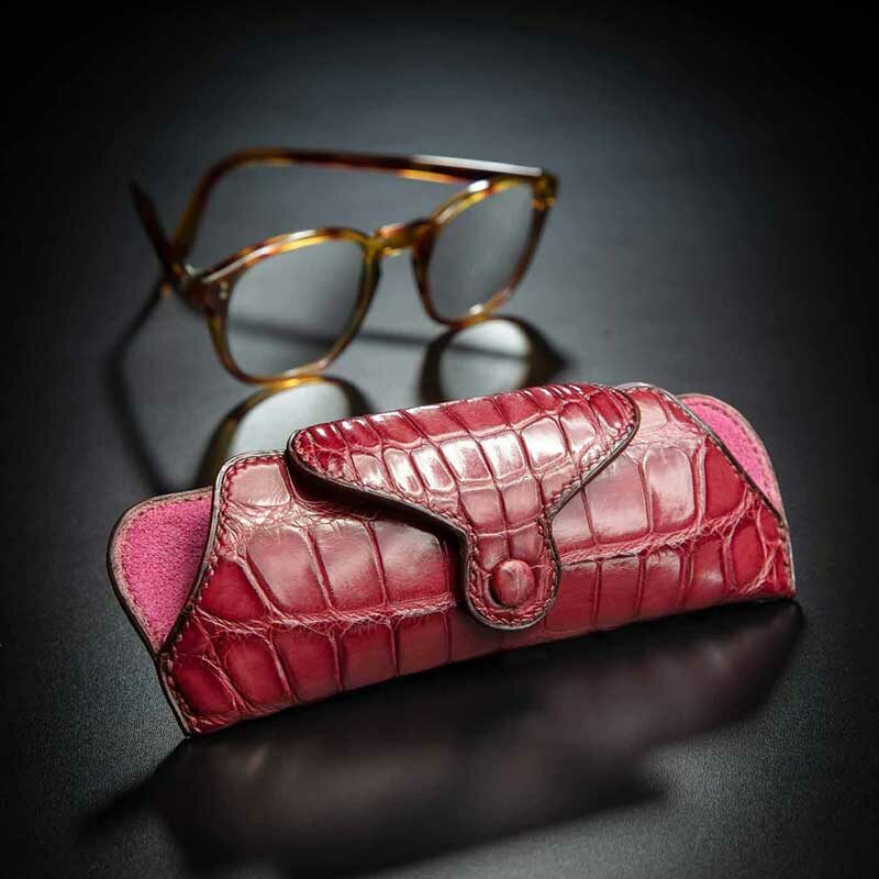 étui à lunettes en crocodile rubis 1