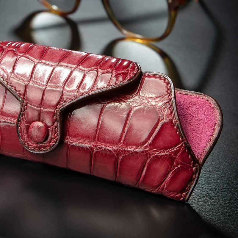 étui à lunettes en crocodile rubis 3