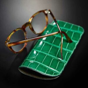 étui à lunettes en crocodile vert 1