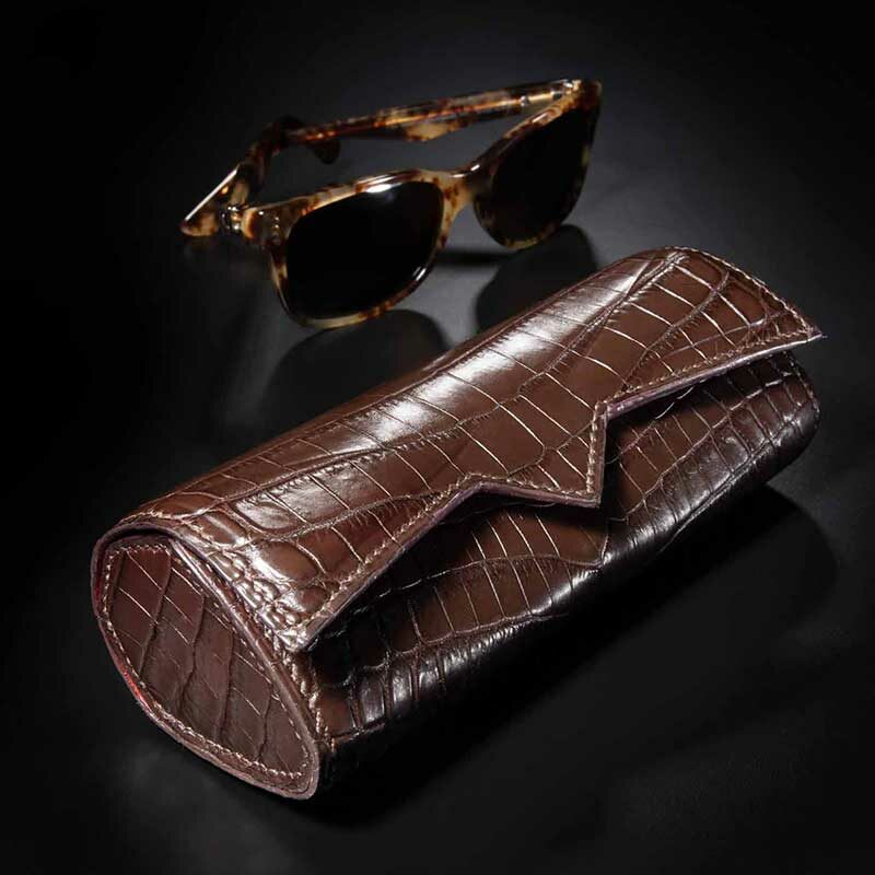 étui à lunettes tortue en crocodile marron foncé 2