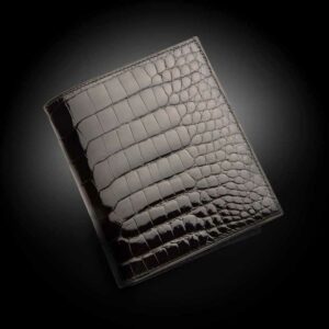 portefeuille en crocodile noir brillant 1